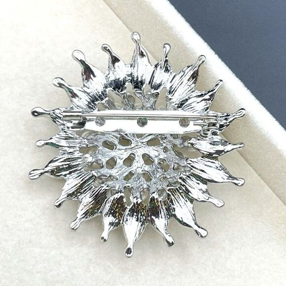Silver with White Pearl Round Sunflower Vintage Style Pin Back Brooch - Picture 6 of 7